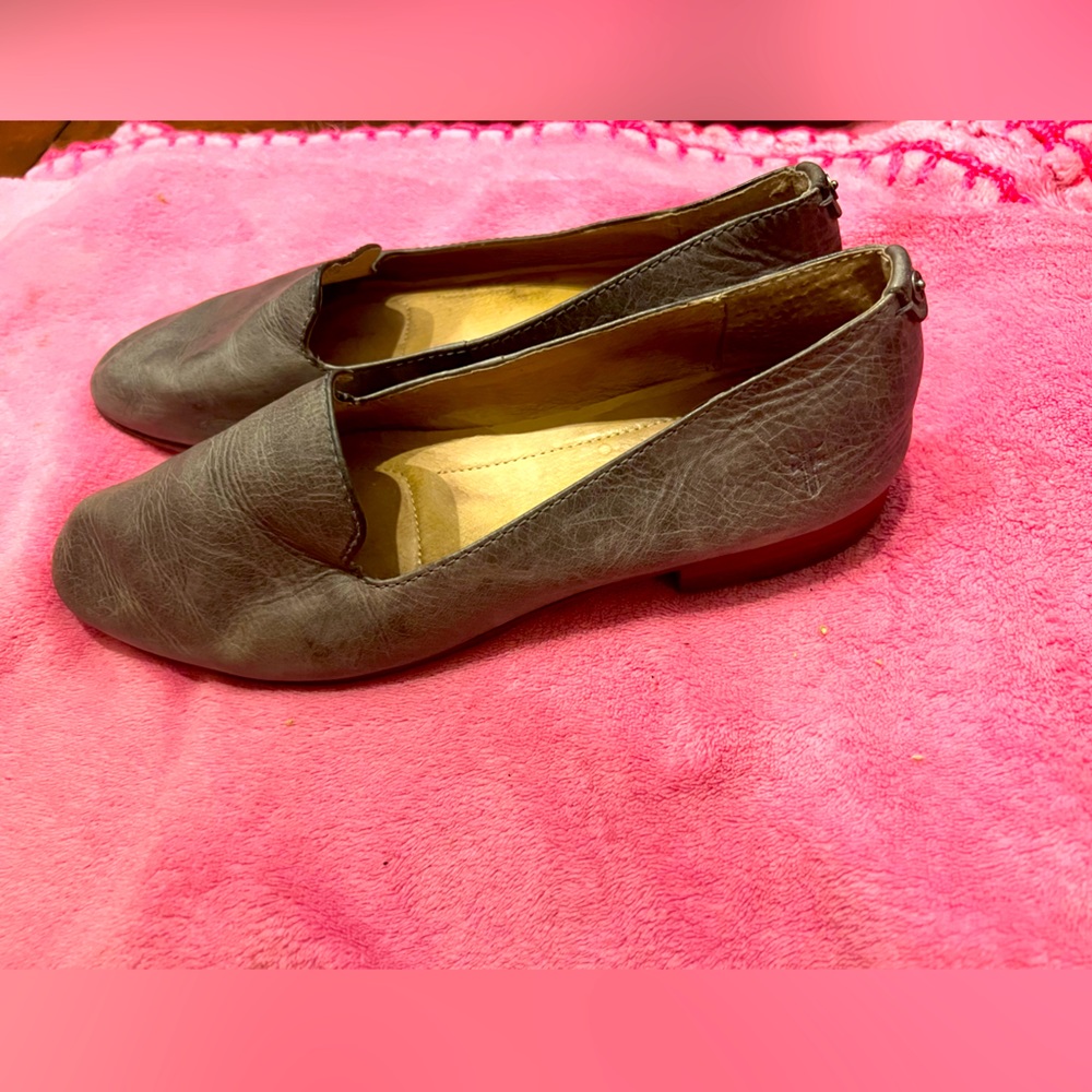 Frye Kenzie Venetian leather gray flats size 8.5